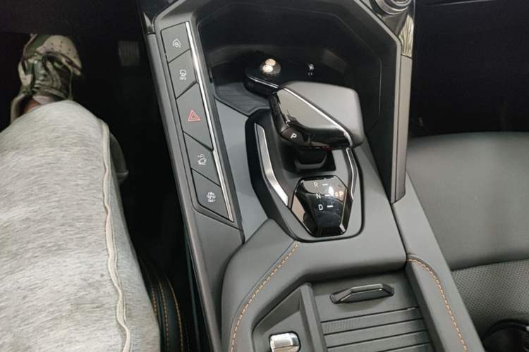 Used Lynk & Co 06 EM-P 2022 PHEV 84 km Range Pro Version Gear Lever