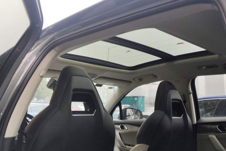 Used Lynk & Co 06 EM-P 2022 PHEV 84 km Range Pro Version Headliner