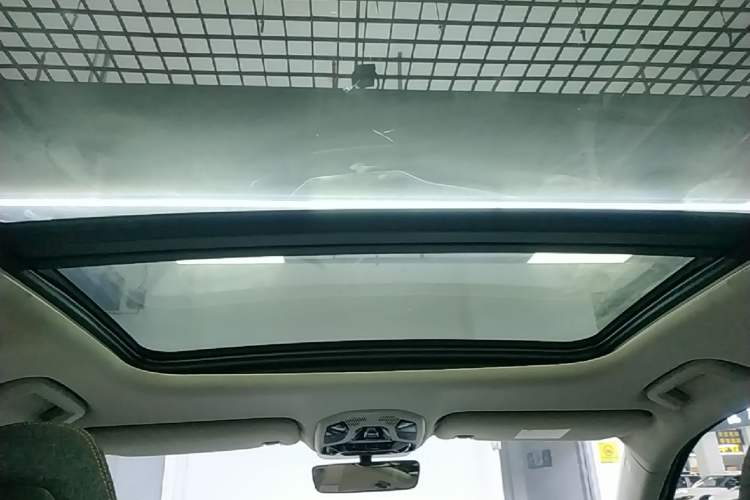 Used Lynk & Co 06 EM-P 2022 PHEV 84 km Range Pro Version Headliner