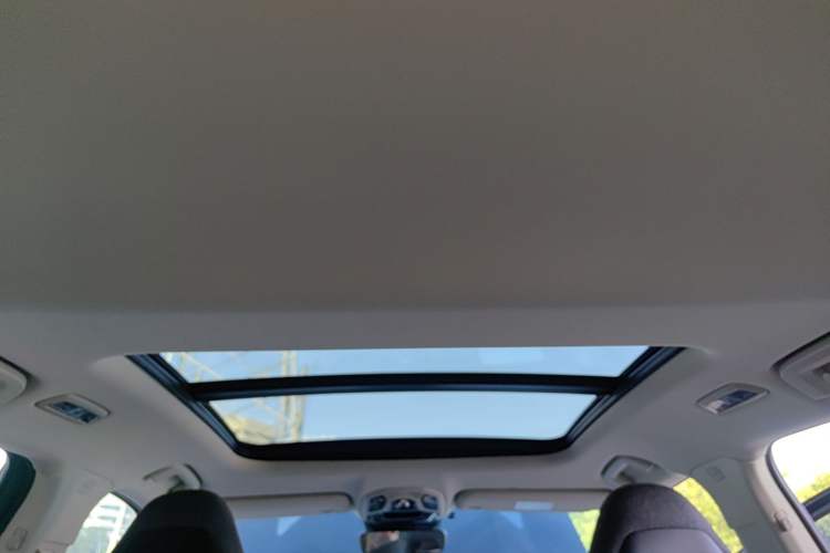 Used Lynk & Co 06 EM-P 2022 PHEV 84 km Range Pro Version Headliner
