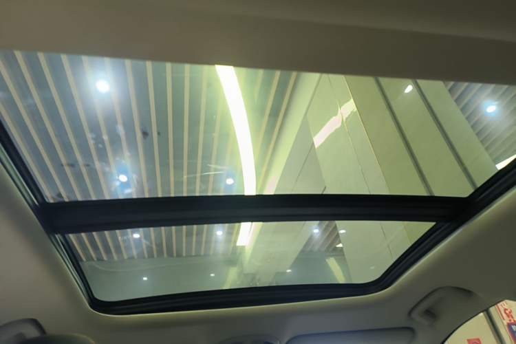 Used Lynk & Co 06 EM-P 2022 PHEV 84 km Range Pro Version Headliner