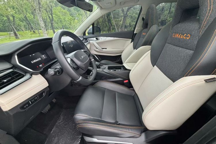 Used Lynk & Co 06 EM-P 2022 PHEV 84 km Range Pro Version Interior 1