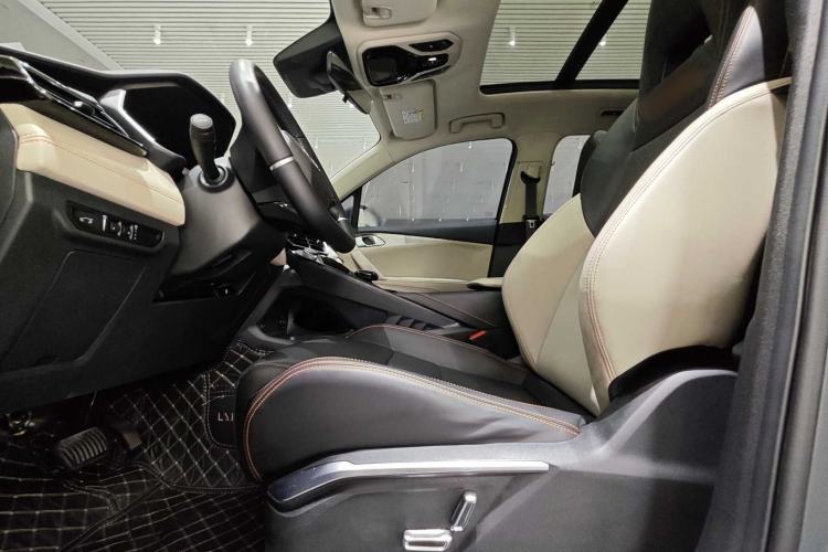 Used Lynk & Co 06 EM-P 2022 PHEV 84 km Range Pro Version Interior 1