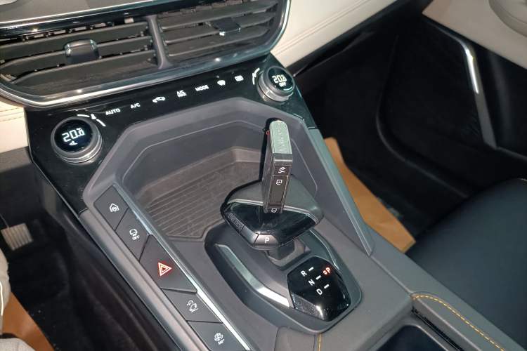 Used Lynk & Co 06 EM-P 2022 PHEV 84 km Range Pro Version Interior 1