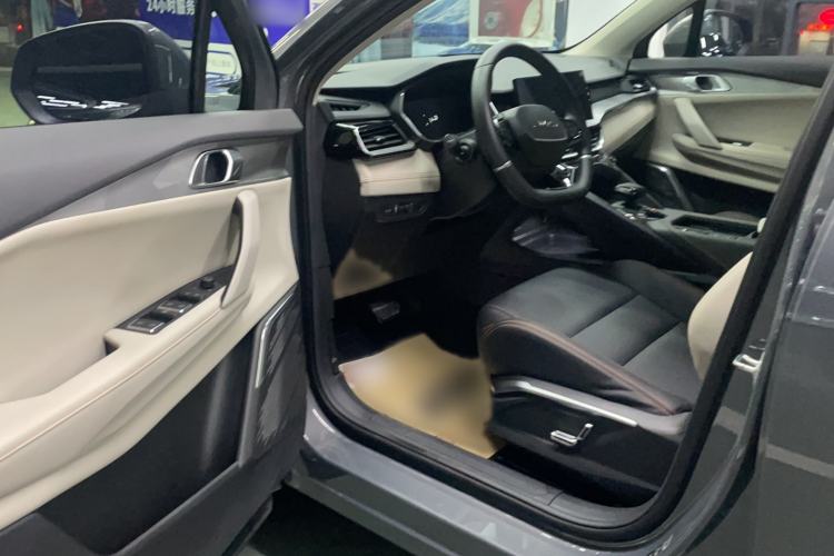 Used Lynk & Co 06 EM-P 2022 PHEV 84 km Range Pro Version Interior 1