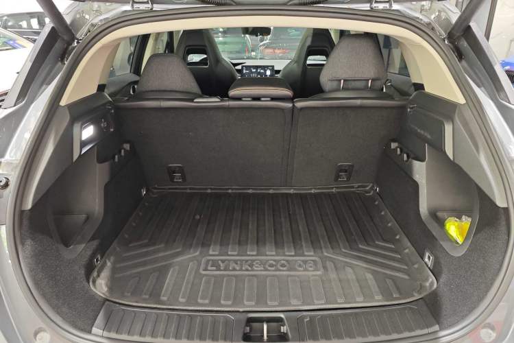 Used Lynk & Co 06 EM-P 2022 PHEV 84 km Range Pro Version Interior 12