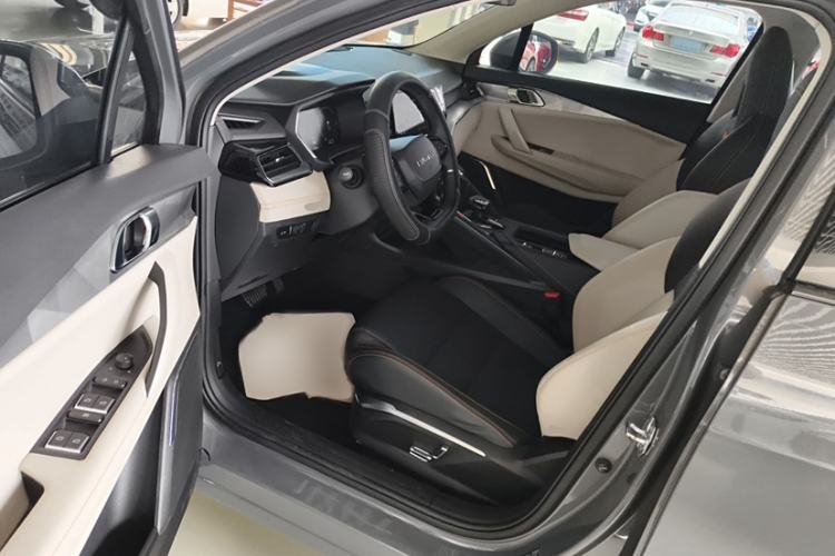 Used Lynk & Co 06 EM-P 2022 PHEV 84 km Range Pro Version Interior 2