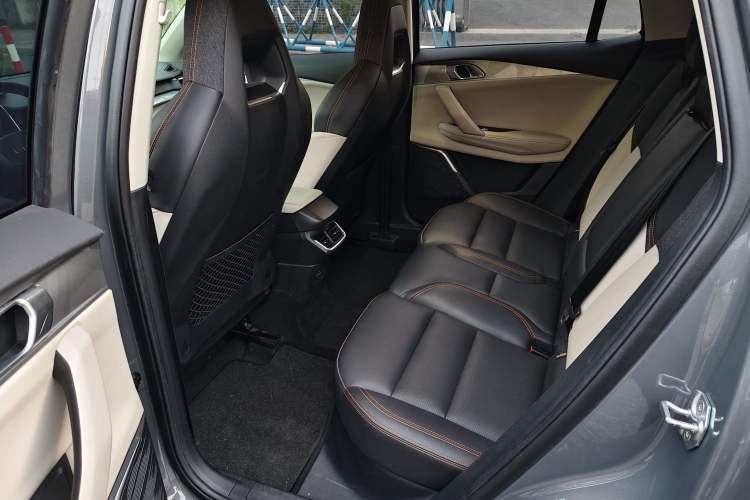 Used Lynk & Co 06 EM-P 2022 PHEV 84 km Range Pro Version Interior 2