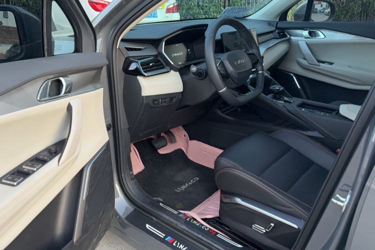 Used Lynk & Co 06 EM-P 2022 PHEV 84 km Range Pro Version Interior 2