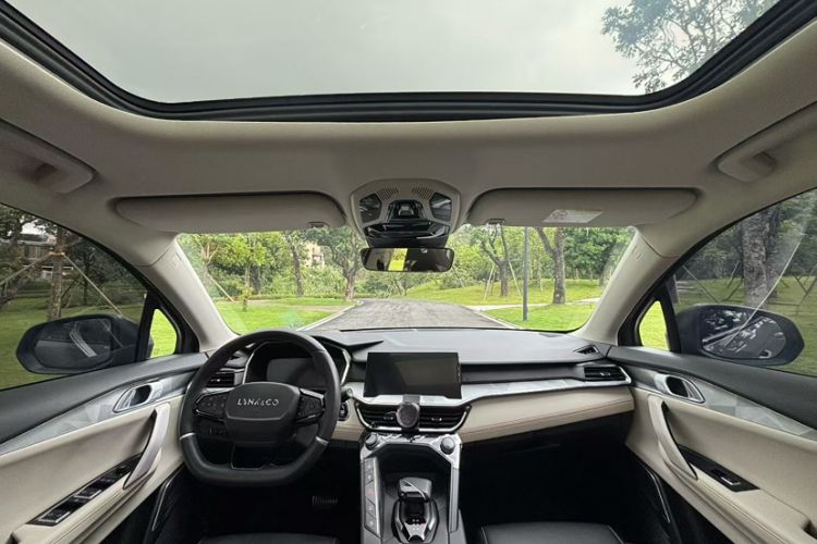 Used Lynk & Co 06 EM-P 2022 PHEV 84 km Range Pro Version Interior 3