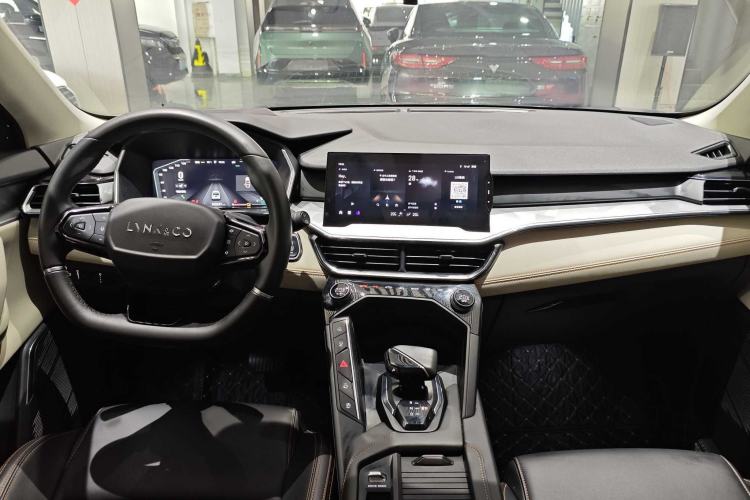 Used Lynk & Co 06 EM-P 2022 PHEV 84 km Range Pro Version Interior 3