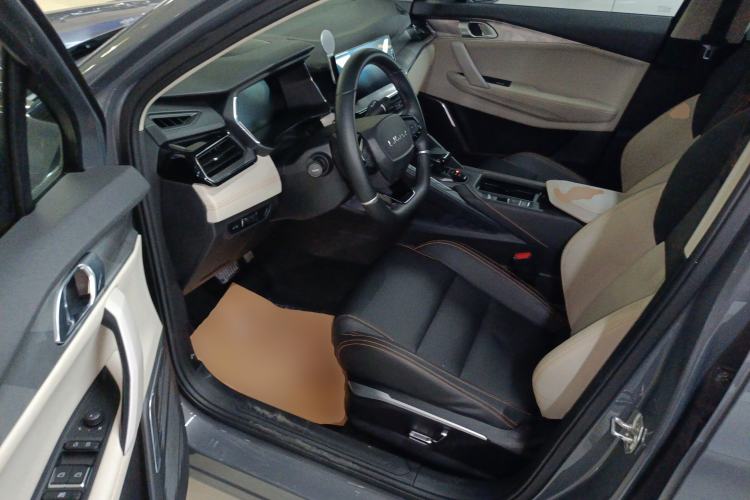 Used Lynk & Co 06 EM-P 2022 PHEV 84 km Range Pro Version Interior 3