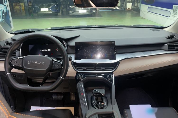 Used Lynk & Co 06 EM-P 2022 PHEV 84 km Range Pro Version Interior 3