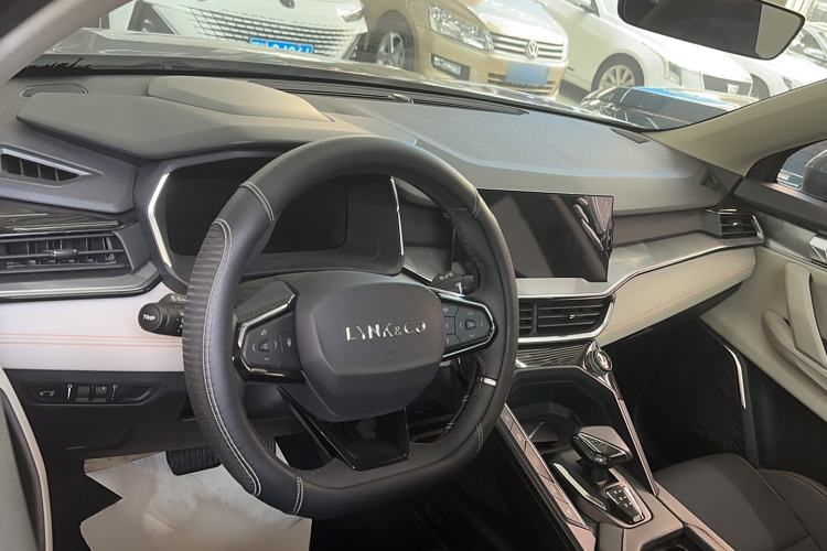 Used Lynk & Co 06 EM-P 2022 PHEV 84 km Range Pro Version Interior 3