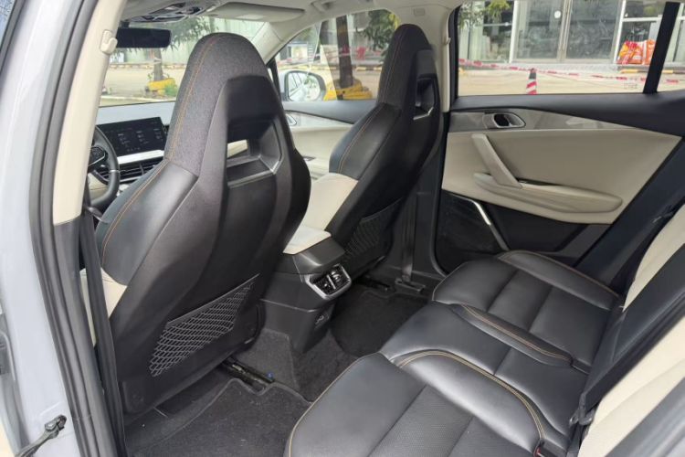 Used Lynk & Co 06 EM-P 2022 PHEV 84 km Range Pro Version Interior 3
