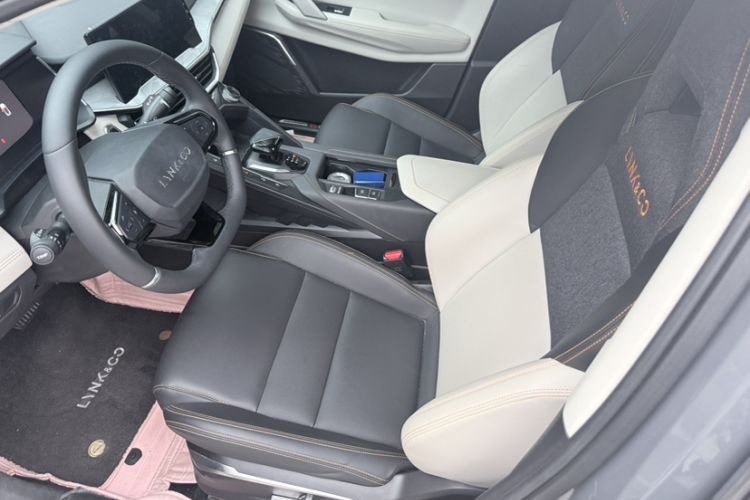 Used Lynk & Co 06 EM-P 2022 PHEV 84 km Range Pro Version Interior 3