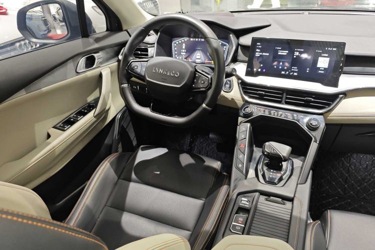 Used Lynk & Co 06 EM-P 2022 PHEV 84 km Range Pro Version Interior 4