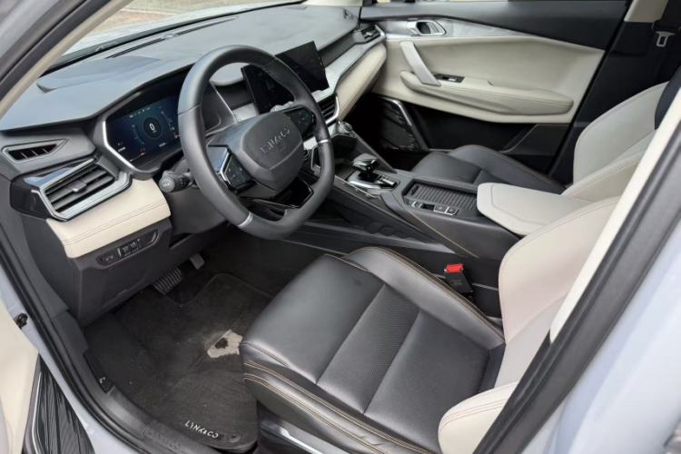 Used Lynk & Co 06 EM-P 2022 PHEV 84 km Range Pro Version Interior 4