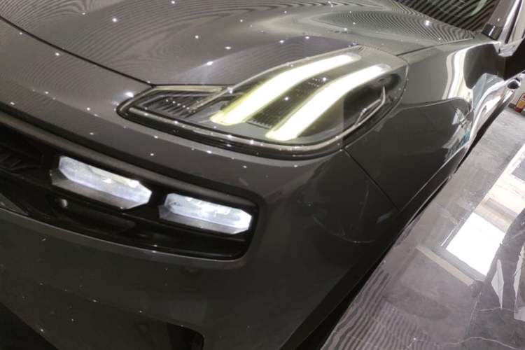 Used Lynk & Co 06 EM-P 2022 PHEV 84 km Range Pro Version Left Front Headlight