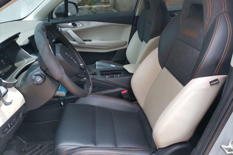 Used Lynk & Co 06 EM-P 2022 PHEV 84 km Range Pro Version Left Front Seat