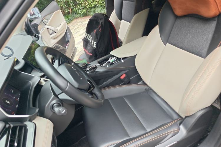 Used Lynk & Co 06 EM-P 2022 PHEV 84 km Range Pro Version Left Front Seat