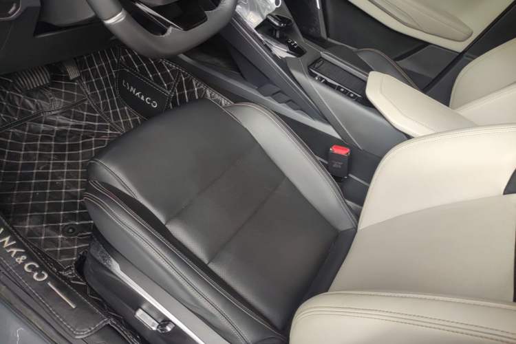 Used Lynk & Co 06 EM-P 2022 PHEV 84 km Range Pro Version Left Front Seat