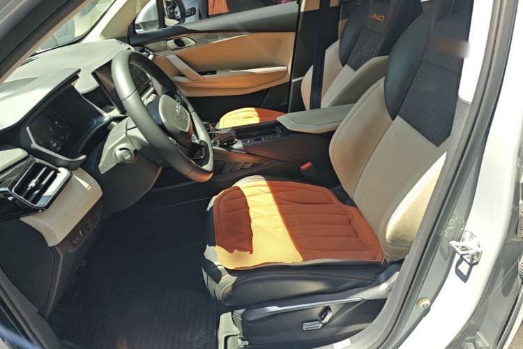 Used Lynk & Co 06 EM-P 2022 PHEV 84 km Range Pro Version Left Front Seat