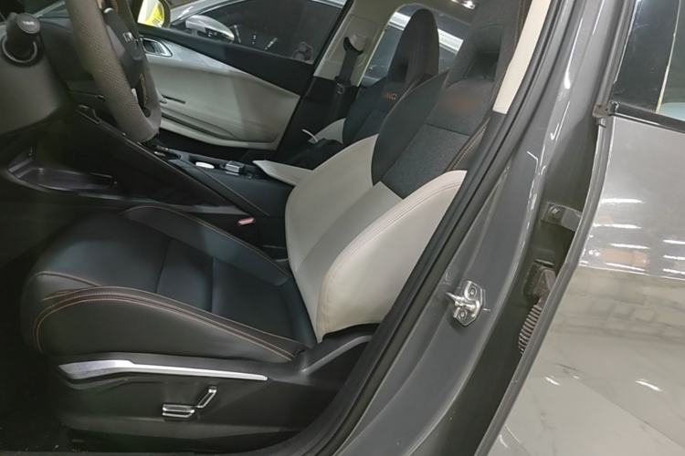 Used Lynk & Co 06 EM-P 2022 PHEV 84 km Range Pro Version Left Front Seat