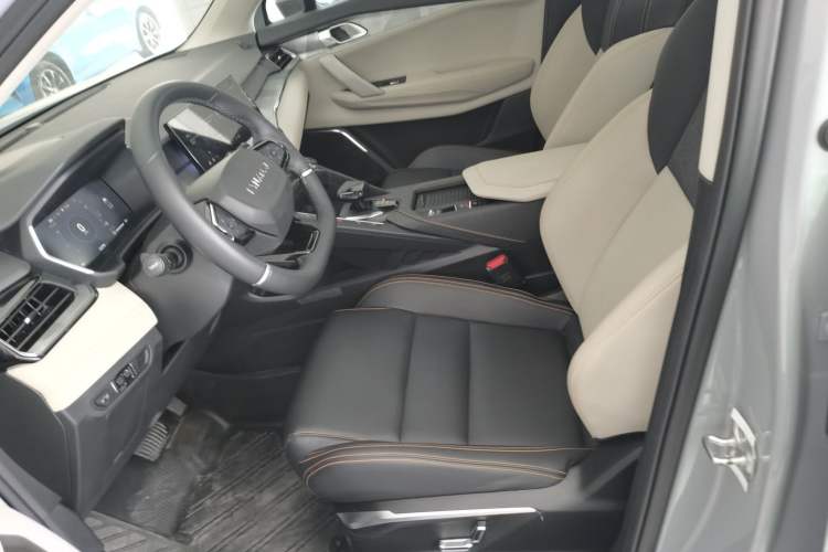 Used Lynk & Co 06 EM-P 2022 PHEV 84 km Range Pro Version Left Front Seat