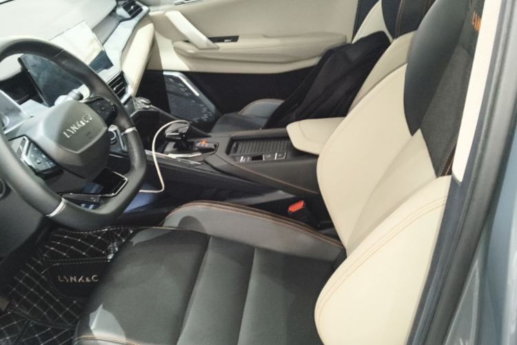 Used Lynk & Co 06 EM-P 2022 PHEV 84 km Range Pro Version Left Front Seat