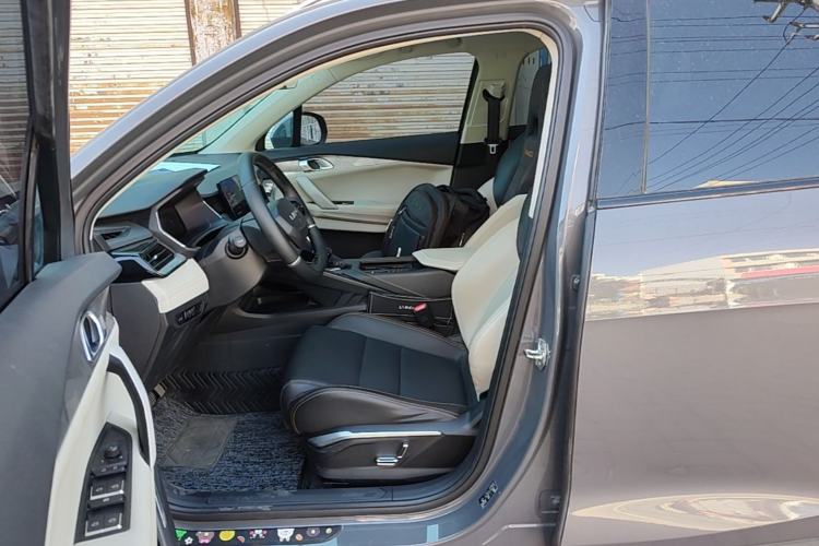 Used Lynk & Co 06 EM-P 2022 PHEV 84 km Range Pro Version Left Front Seat