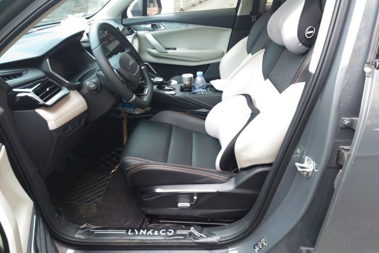 Used Lynk & Co 06 EM-P 2022 PHEV 84 km Range Pro Version Left Front Seat
