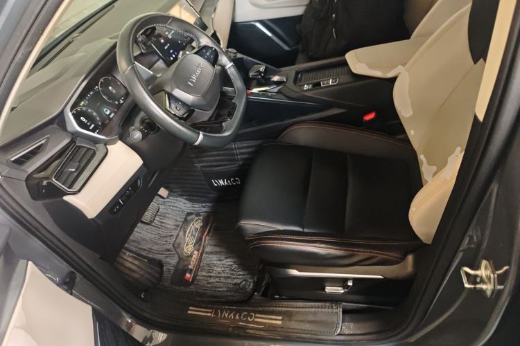 Used Lynk & Co 06 EM-P 2022 PHEV 84 km Range Pro Version Left Front Seat