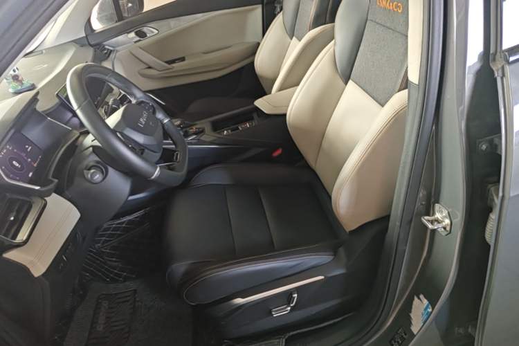 Used Lynk & Co 06 EM-P 2022 PHEV 84 km Range Pro Version Left Front Seat
