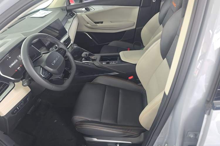Used Lynk & Co 06 EM-P 2022 PHEV 84 km Range Pro Version Left Front Seat