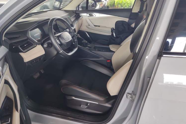 Used Lynk & Co 06 EM-P 2022 PHEV 84 km Range Pro Version Left Front Seat