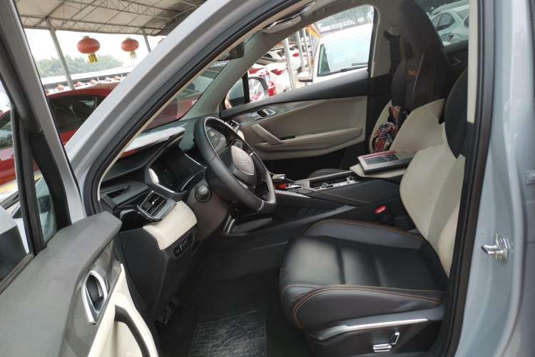 Used Lynk & Co 06 EM-P 2022 PHEV 84 km Range Pro Version Left Front Seat