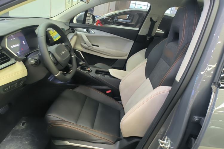 Used Lynk & Co 06 EM-P 2022 PHEV 84 km Range Pro Version Left Front Seat