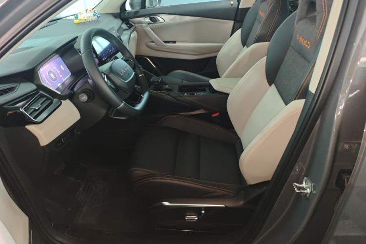 Used Lynk & Co 06 EM-P 2022 PHEV 84 km Range Pro Version Left Front Seat