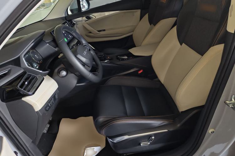 Used Lynk & Co 06 EM-P 2022 PHEV 84 km Range Pro Version Left Front Seat