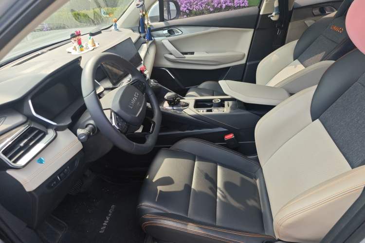 Used Lynk & Co 06 EM-P 2022 PHEV 84 km Range Pro Version Left Front Seat