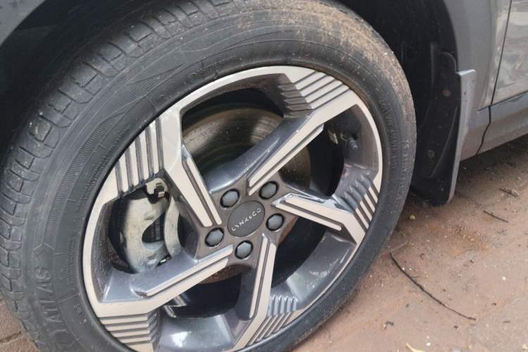 Used Lynk & Co 06 EM-P 2022 PHEV 84 km Range Pro Version Left Front Wheel Hub