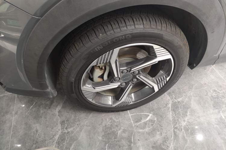 Used Lynk & Co 06 EM-P 2022 PHEV 84 km Range Pro Version Left Front Wheel Hub