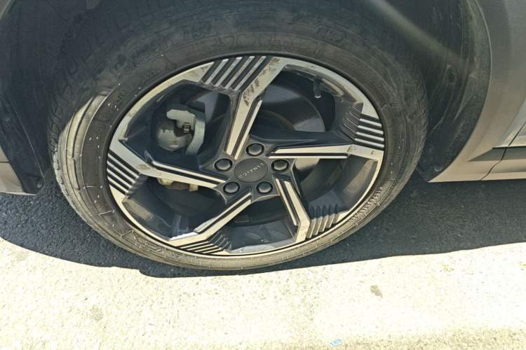 Used Lynk & Co 06 EM-P 2022 PHEV 84 km Range Pro Version Left Front Wheel Hub