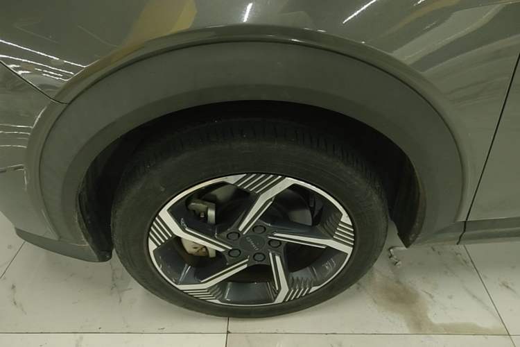 Used Lynk & Co 06 EM-P 2022 PHEV 84 km Range Pro Version Left Front Wheel Hub