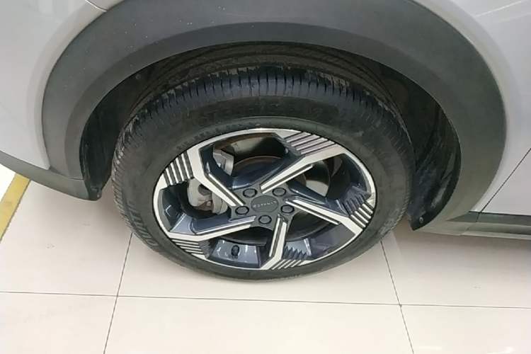 Used Lynk & Co 06 EM-P 2022 PHEV 84 km Range Pro Version Left Front Wheel Hub