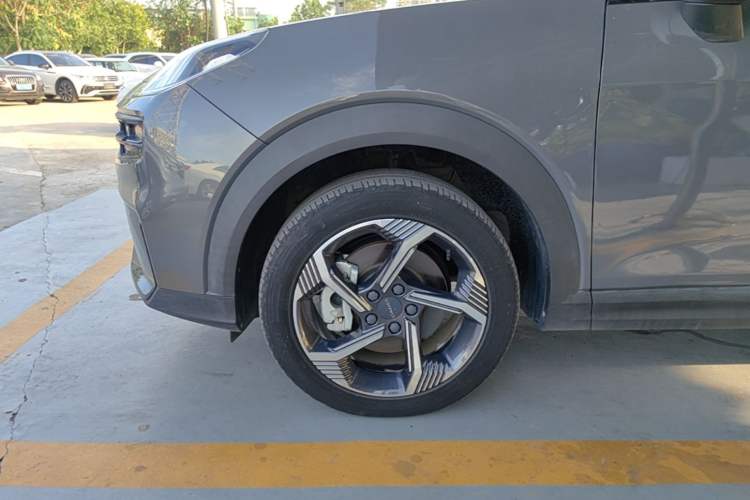 Used Lynk & Co 06 EM-P 2022 PHEV 84 km Range Pro Version Left Front Wheel Hub