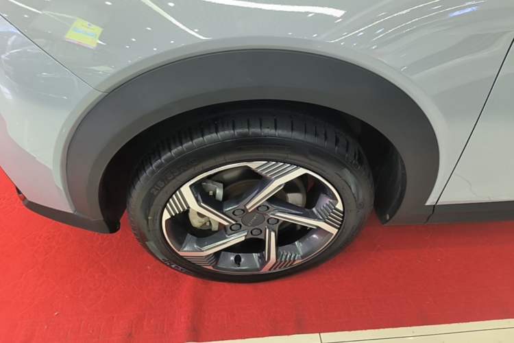 Used Lynk & Co 06 EM-P 2022 PHEV 84 km Range Pro Version Left Front Wheel Hub