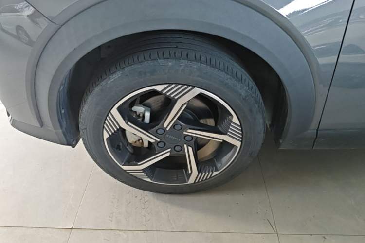 Used Lynk & Co 06 EM-P 2022 PHEV 84 km Range Pro Version Left Front Wheel Hub