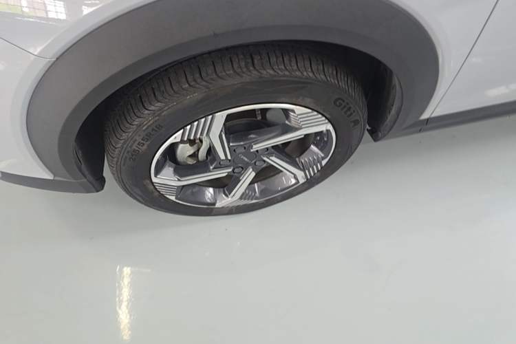 Used Lynk & Co 06 EM-P 2022 PHEV 84 km Range Pro Version Left Front Wheel Hub